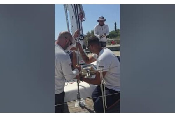 oyster 575 mast refit