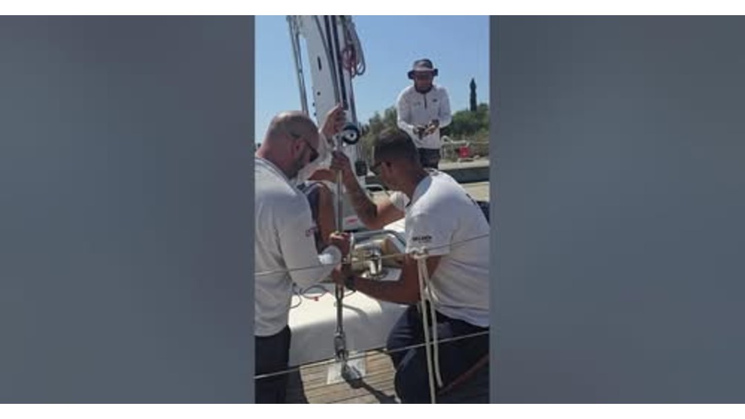 oyster 575 mast refit